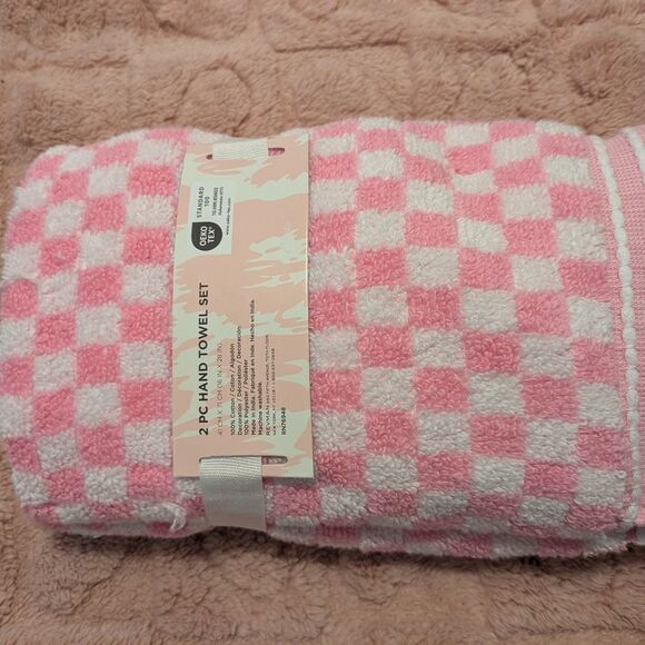 New Betsey Johnson Pink and White Checkered Hand Towel Set NWT - Picture 5 of 7